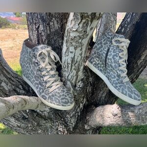 Linea Paolo lace up wedge heel animal shimmer print sneakers 11 M EUC